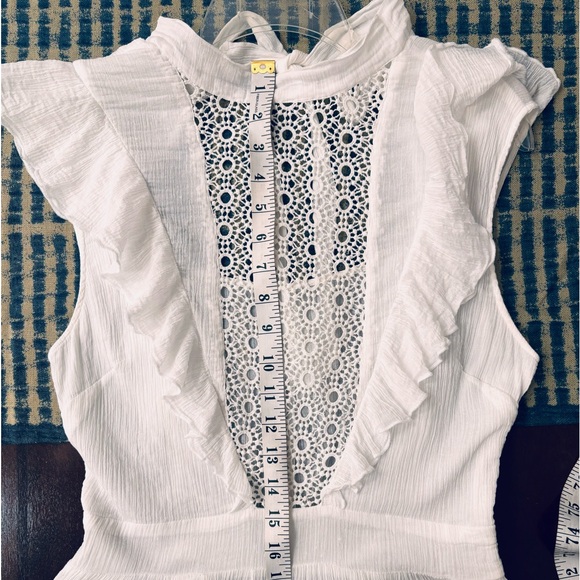 Guess Jamie White Mock Neck Top Size M - Picture 14 of 15